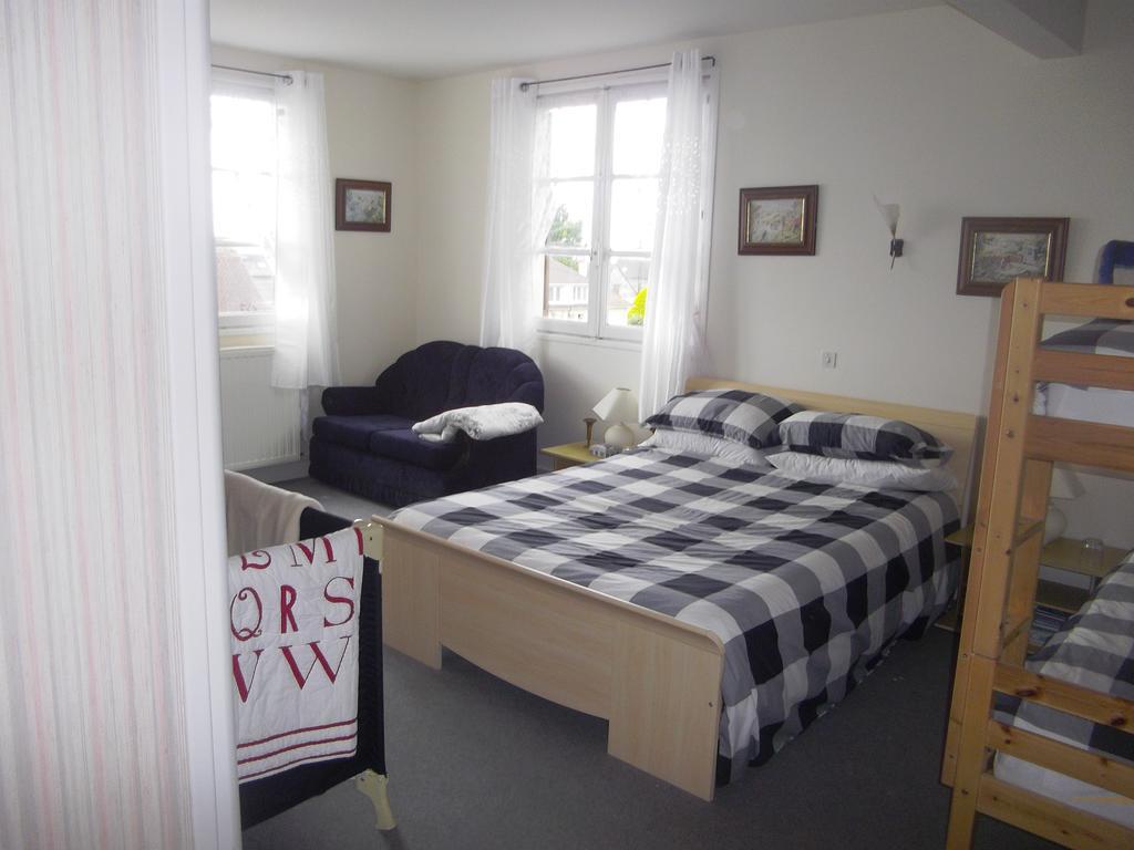 Lenard Charles Bed & Breakfast Juvigny-Val-d'Andaine Ruang foto