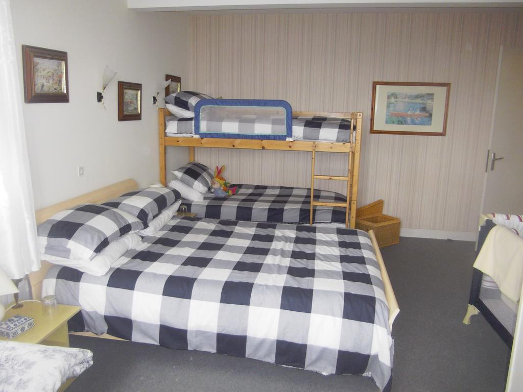 Lenard Charles Bed & Breakfast Juvigny-Val-d'Andaine Ruang foto